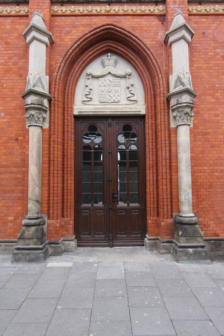 18 18